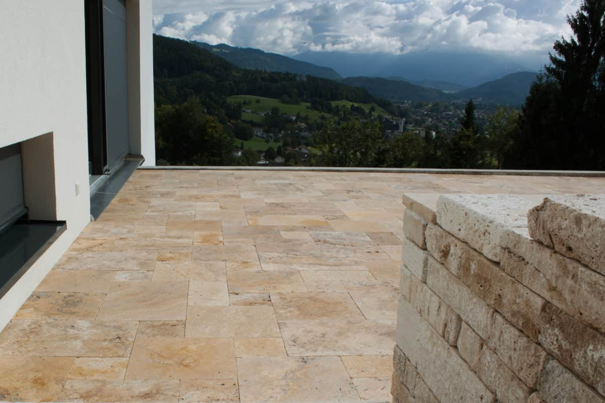  Golden Wheat Travertine; Appearance Wavy Sloping Layers Abrasion Impact Resistant 