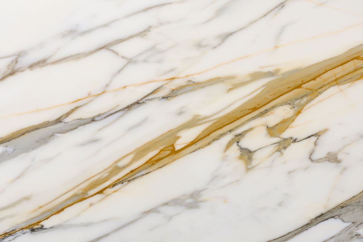  Calacatta Marble in Egypt; Creamy White Color Thick Bold Gray Gold Vein 